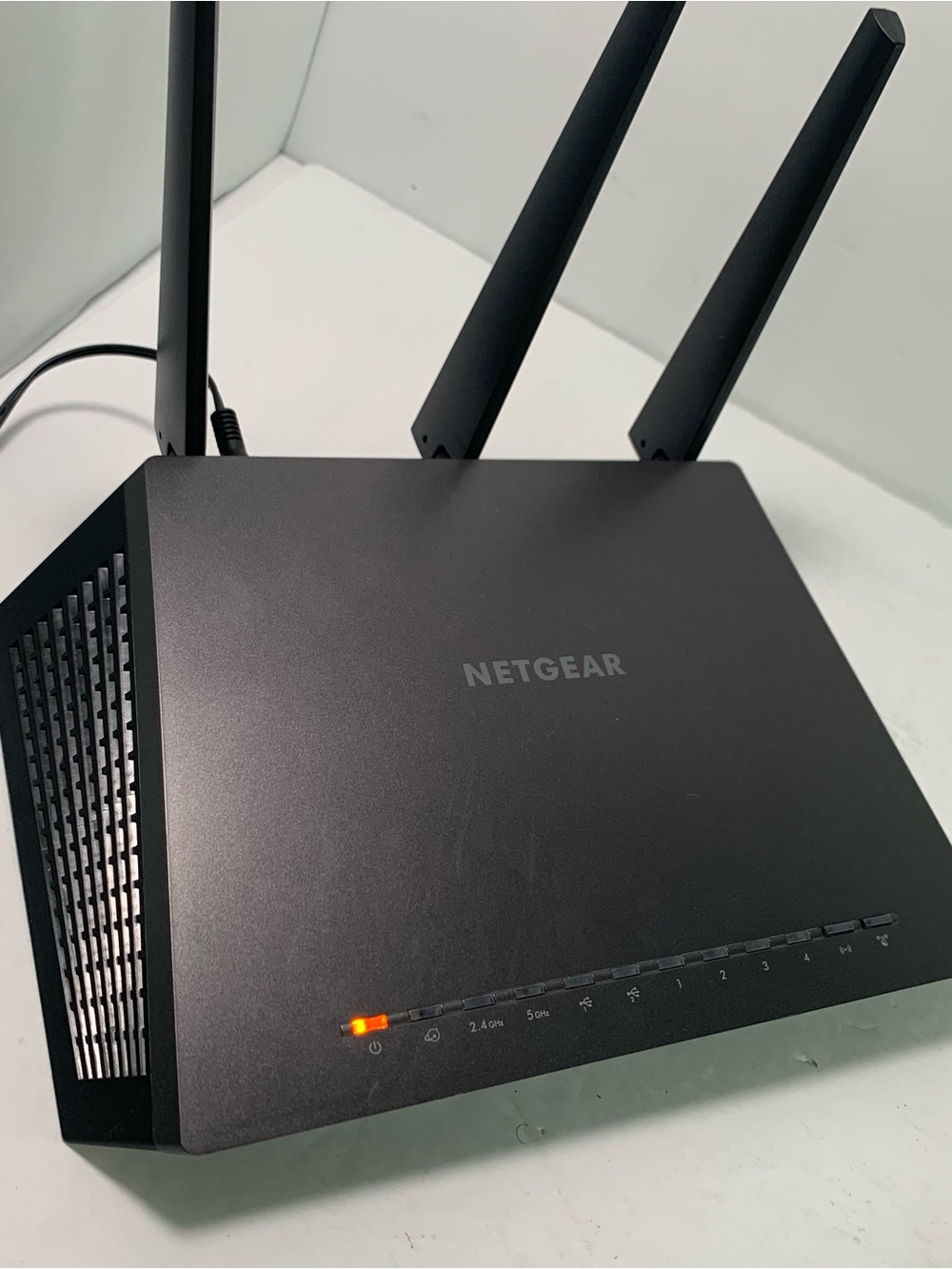NETGEAR Nighthawk Wireless Smart Gaming WiFi Router AC2300 R7000P bundle Adapter - Picture 3 of 16